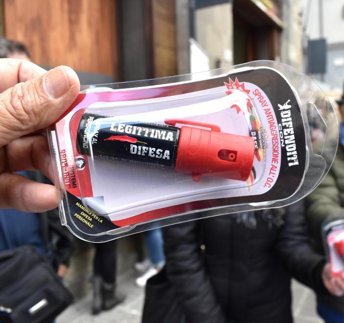 Spray al peperoncino sul bus: in tre finiscono all’ospedale 