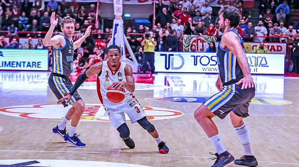 Kerron Johnson in azione per l'OriOra Pistoia Basket
