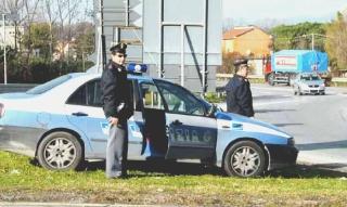 Una pattuglia della polizia stradale