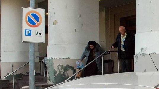 Occupati gli stalli per i disabili Strisce sbiadite: niente multe