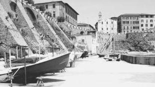 Uno scorcio del piazzale e della palazzina del Centro velico sotto piazza Bovio