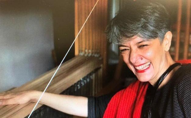 Laura e quell’amore per la tessitura che vuole tramandare ai più giovani