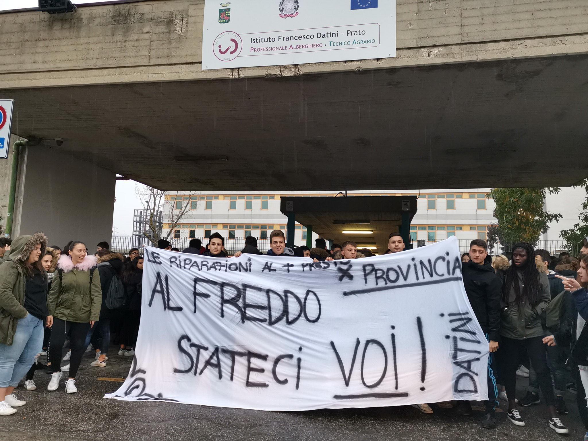 Lo striscione di protesta degli studenti (foto Sproviero/Batavia)