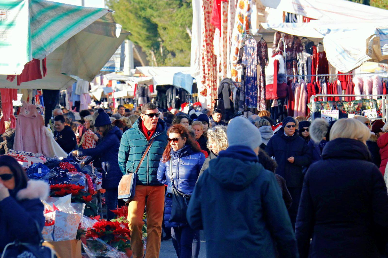 Mercatino del Venerdì, aperture straordinarie