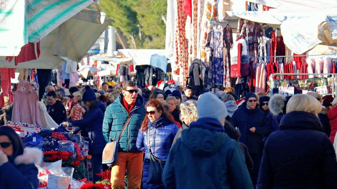 Mercatino del Venerdì, aperture straordinarie