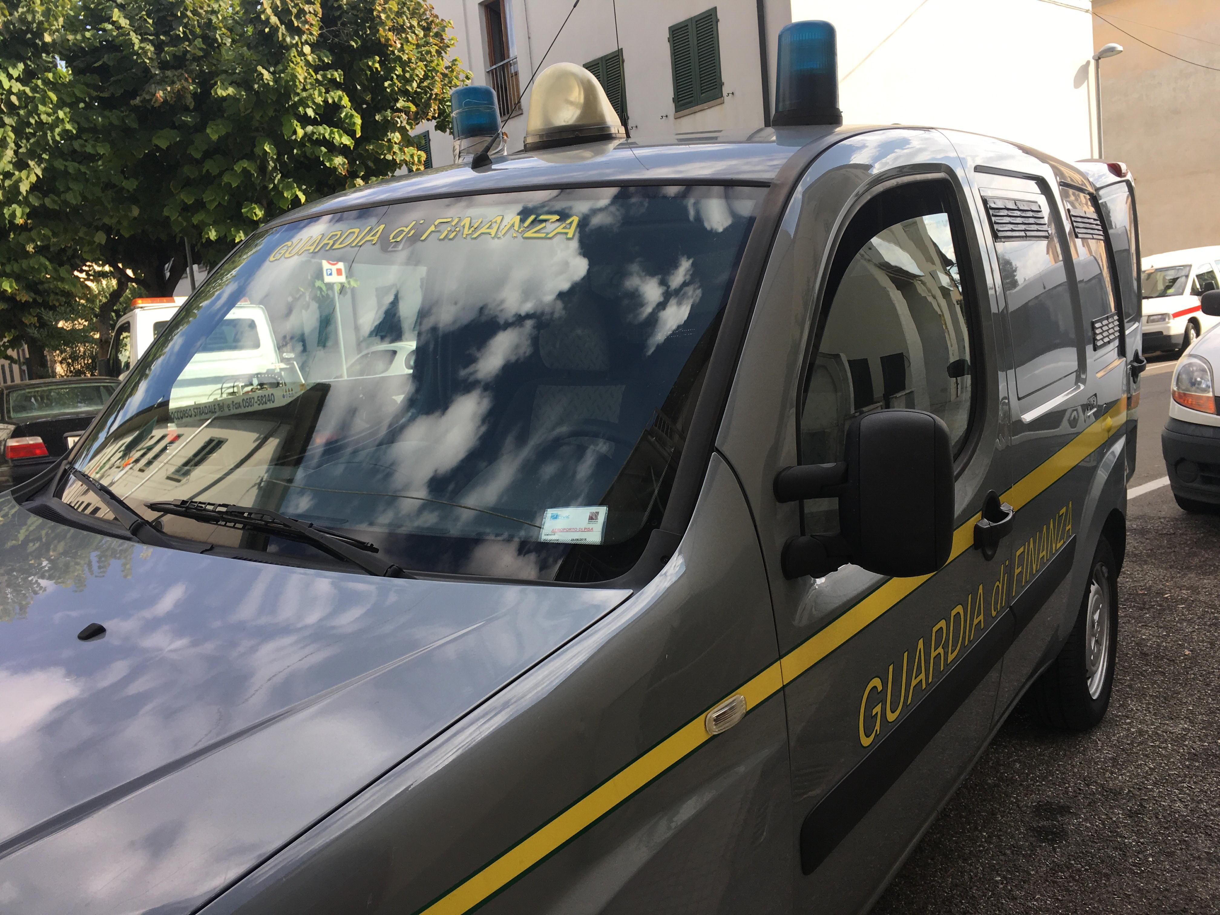 Arezzo, quattro imprenditori del settore moda e vino in manette per autoriciclaggio