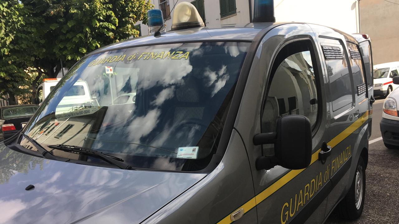 Arezzo, quattro imprenditori del settore moda e vino in manette per autoriciclaggio