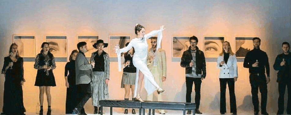 Una foto di scena dell'opera "La Traviata"