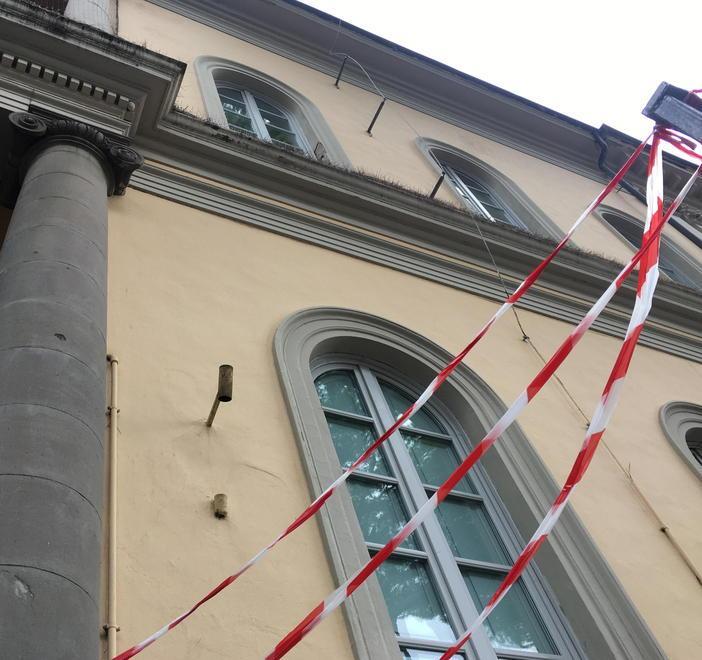 «Nessuna sottovalutazione del cornicione pericolante» 