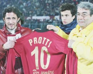 Spinelli e Protti quando la società ritirò il numero «10»
