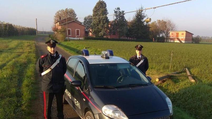 Caduti quattro pali telefonici