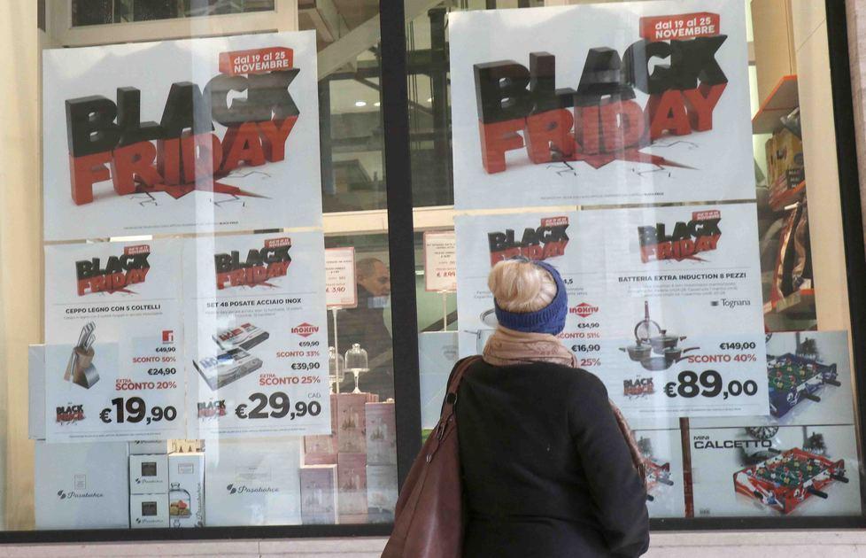 Impazza il “Black week” Commercianti polemici 