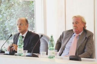 Andrea Balestri (a sin) Alessandro Caro a destra e l’assemblea