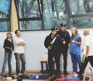 I carabinieri alla piscina di Marina