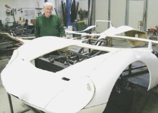 Un maxi raduno di auto storiche sportiveper festeggiare il progettista Bizzarrini