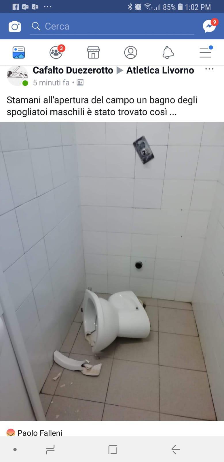 Il Campo scuola nel mirino dei vandali: bagno devastato