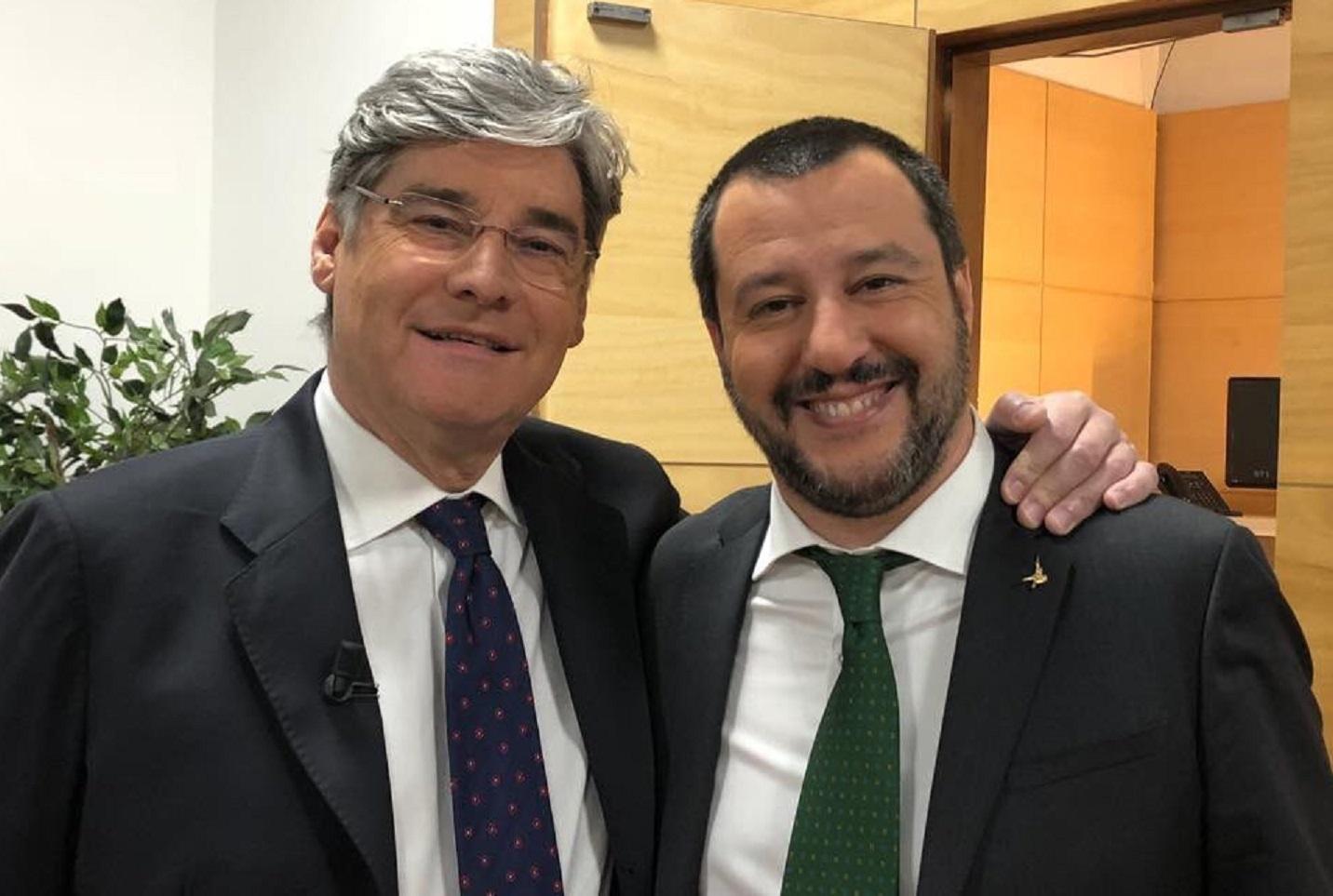 Paolo Del Debbio con Matteo Salvini prima di una puntata di "Quinta colonna" ad aprile 2018