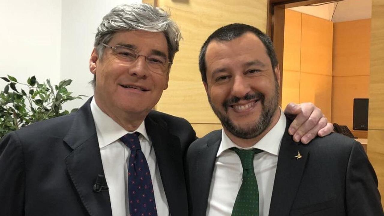 Paolo Del Debbio con Matteo Salvini prima di una puntata di "Quinta colonna" ad aprile 2018