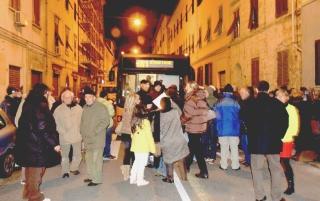 Via Solferino senza più bus deviati per avere i posti auto