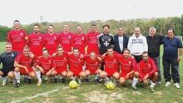 Nella foto grande la formazione della nuova H.D.Pettori; nelle foto piccole, da sinistra Panelli (Arci Badia Desio e Robè), Cioni (All. Coltano) e Del Viva (Uliveto)