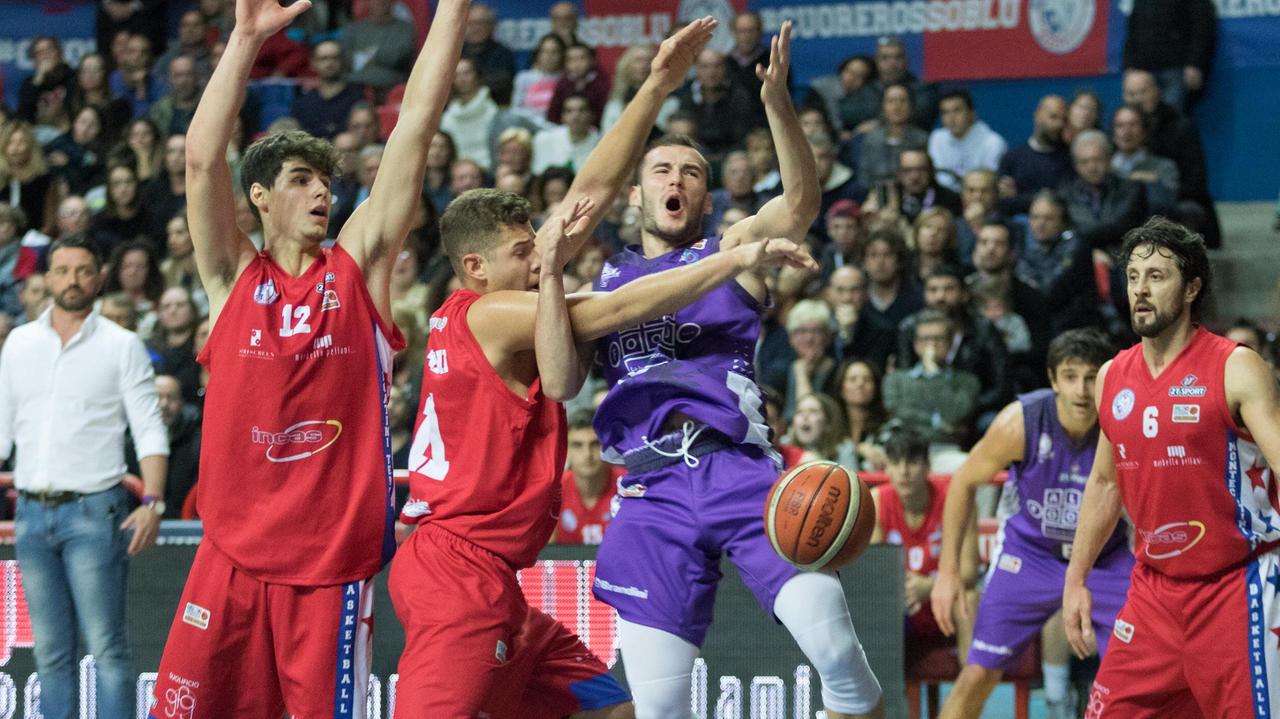 Un'azione del Montecatini Basket