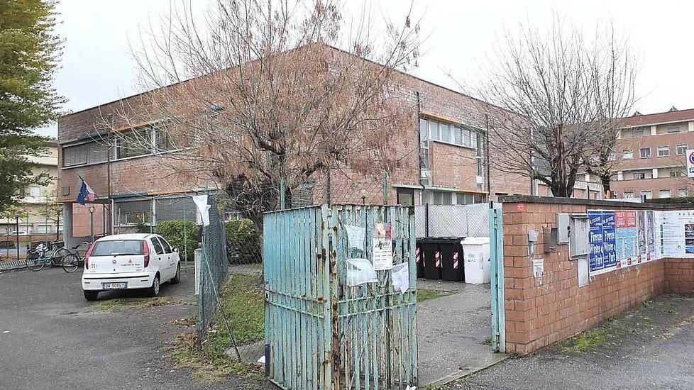 Raid in due scuole di notte spariti pc e videoproiettori