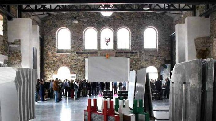 Asta dei blocchi (e non solo) e buffet alla Marmi Carrara