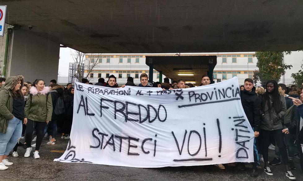 Venti aule al freddo protestano gli studenti Il preside: lavori presto 