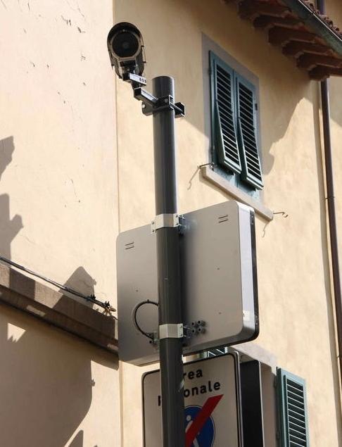 Varchi elettronici in via Amorotti e Fratti È già boom di multe 