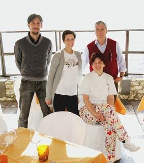 A sinistra lo staff della Foresteria (Monsummano Alto)