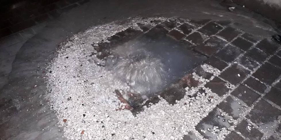 Tubo rotto, persa tanta acqua