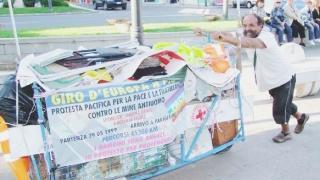 Joel Buton che ha percorso a piedi 45mila chilometri per la pace
