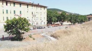 I lavori per la realizzazione della collinetta a la nuova viabilità del quartiere Cotone