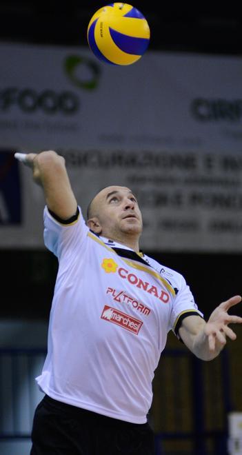 Conad al lavoro per cancellare la caduta a Mondovì 