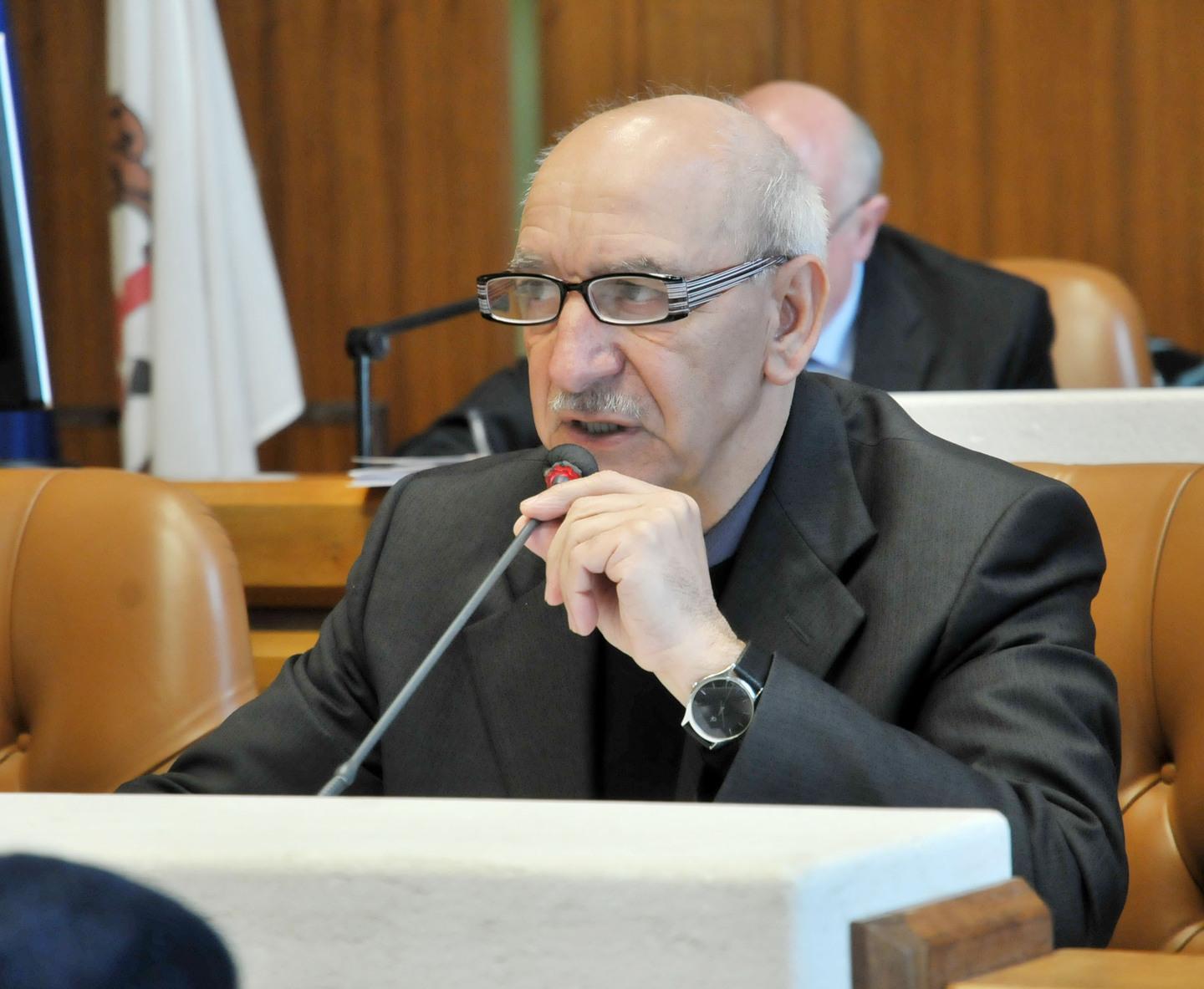 Massi sulla ex statale 131 incontro in Prefettura 