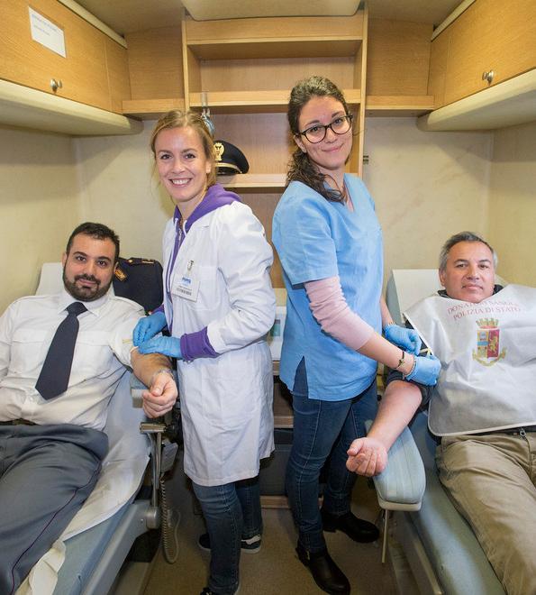 Modena, l’impegno della polizia per donare il sangue 