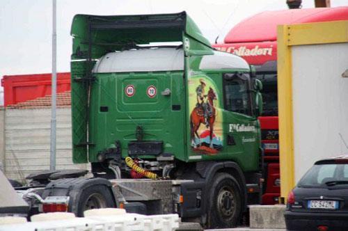Rubarono carico di scarpeCommerciante denunciato per riteccattazione