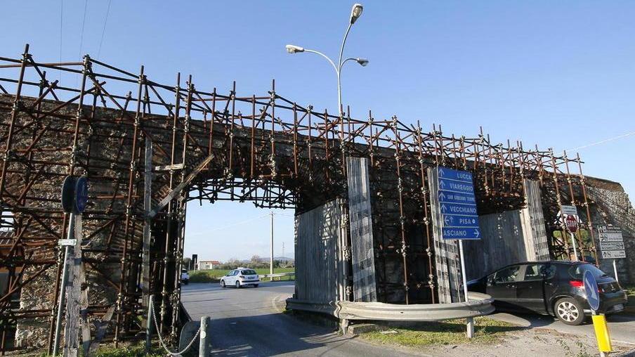 Tangenziale, due soluzioni per non abbattere l’acquedotto