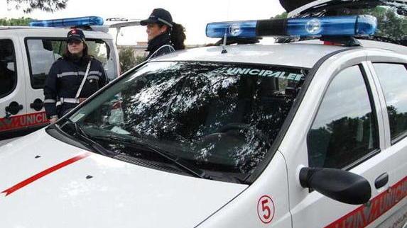 Bus bloccato in curva fa chiudere la Foce da Carrara verso Massa