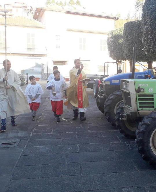 La benedizione dei mezzi agricoli