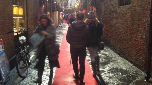 Il via ufficiale allo shopping natalizio in centro