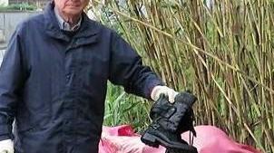 Scoperte discariche di scarpe, mobili e cemento amianto