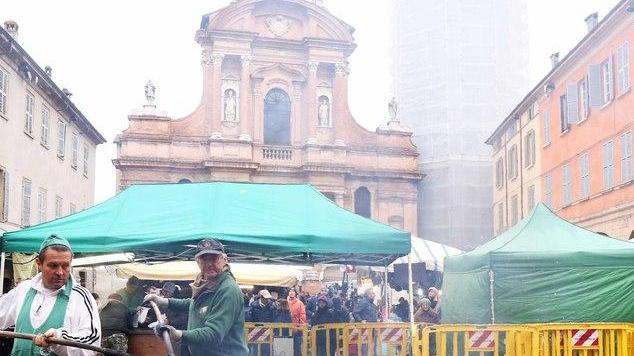 Valigia sospetta paralizza il centro Via Toschi chiusa per oltre due ore