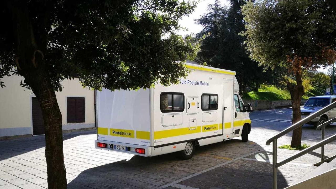 La sede fatta esplodere è inagibile, a Mamoiada arriva l’ufficio postale mobile