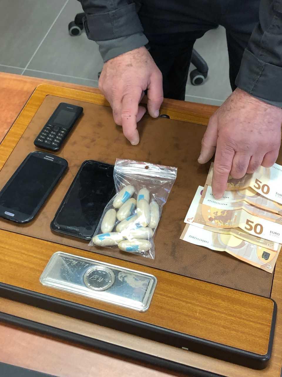 Due nigeriani arrestati: trasportavano 112 grammi di coca 