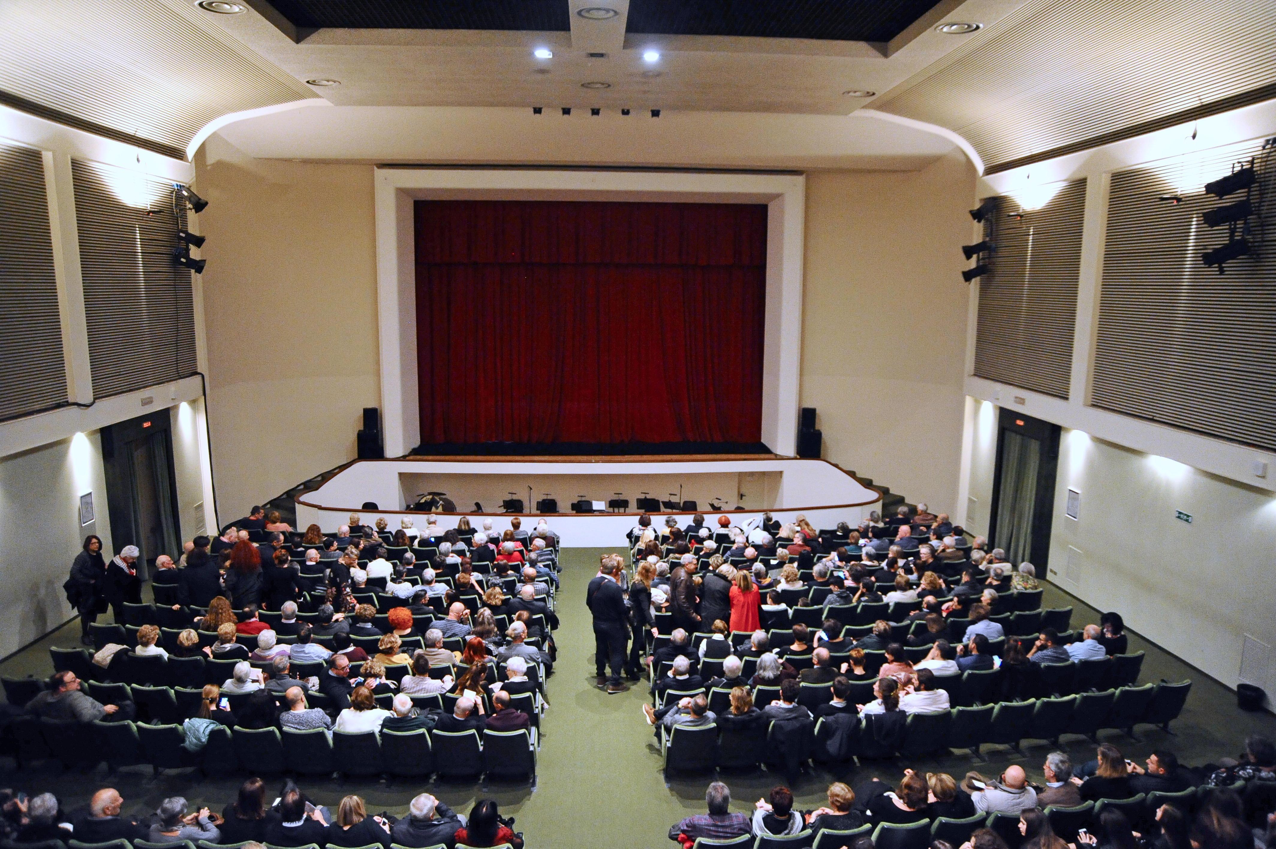 Il teatro Solvay colmo per "La Traviata"