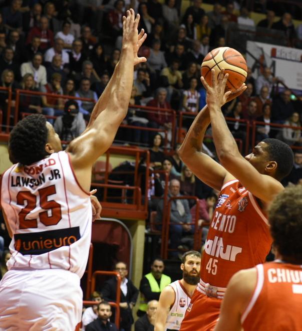 La Baltur è in partita fino al finale, poi  si impone Forlì