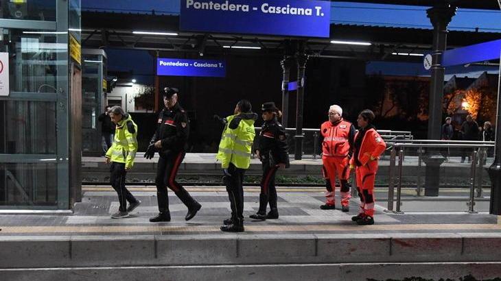 Lasciata sola, incinta e disperata: si uccide a 18 anni sotto al treno