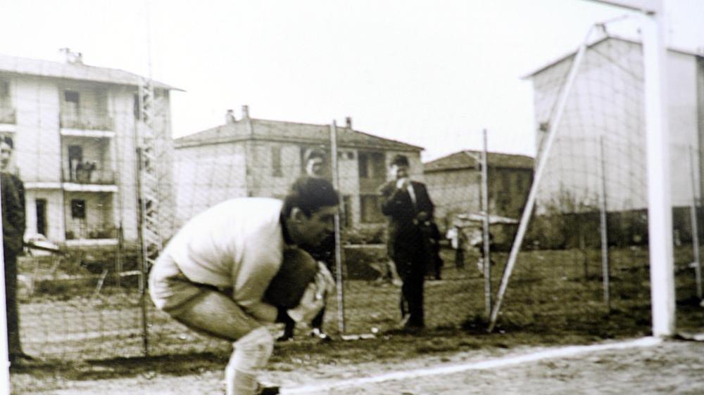 Franco Spagnoli, “Ciompo”, tra i pali dello Scarlino in una foto del 1967
