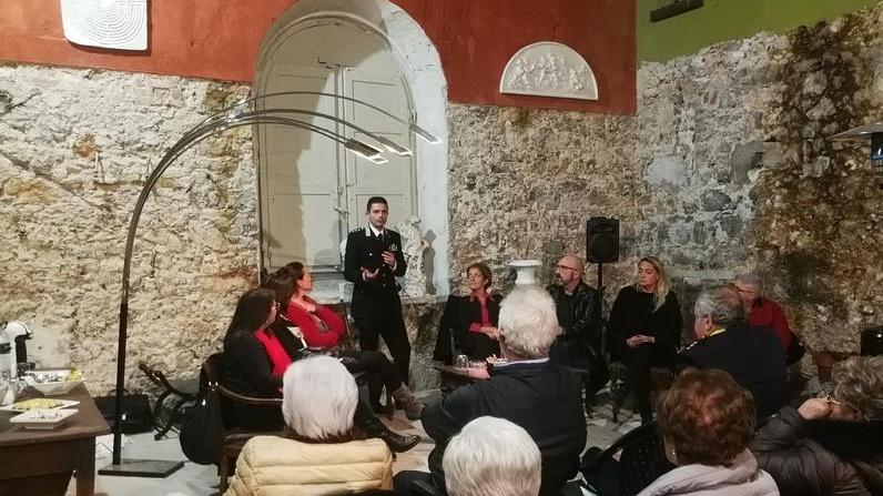 Tanti e tante sfilano per urlare il loro no